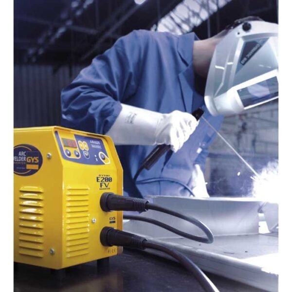 Welder using machine for metal fusion