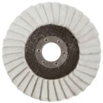 Circular polishing wheel with fabric edges