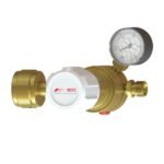 Brass gas regulator with pressure gauge