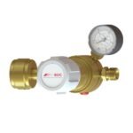 Brass gas pressure regulator with gauge